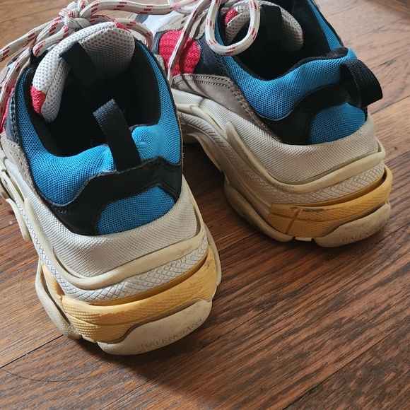 Balenciaga Triple S Low Top Chunky SneakersBlue, Grey & RedColorblock Pattern - Picture 5 of 8